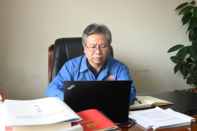 市政协委员闫俊：推动企业绿色转型发展 聚焦工业经济务实建言